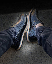 Load image into Gallery viewer, Rayadillo Negro Suela Vaqueta